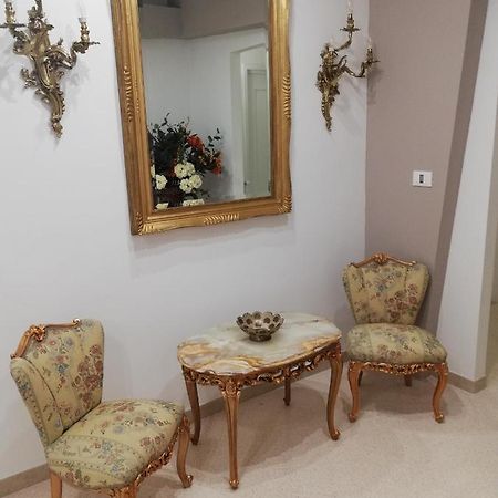 Ostuni Crispi House Hotel ภายนอก รูปภาพ