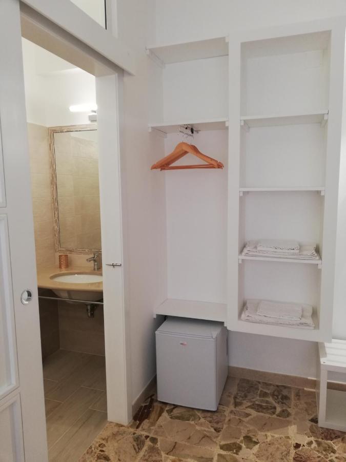 Ostuni Crispi House Hotel ภายนอก รูปภาพ